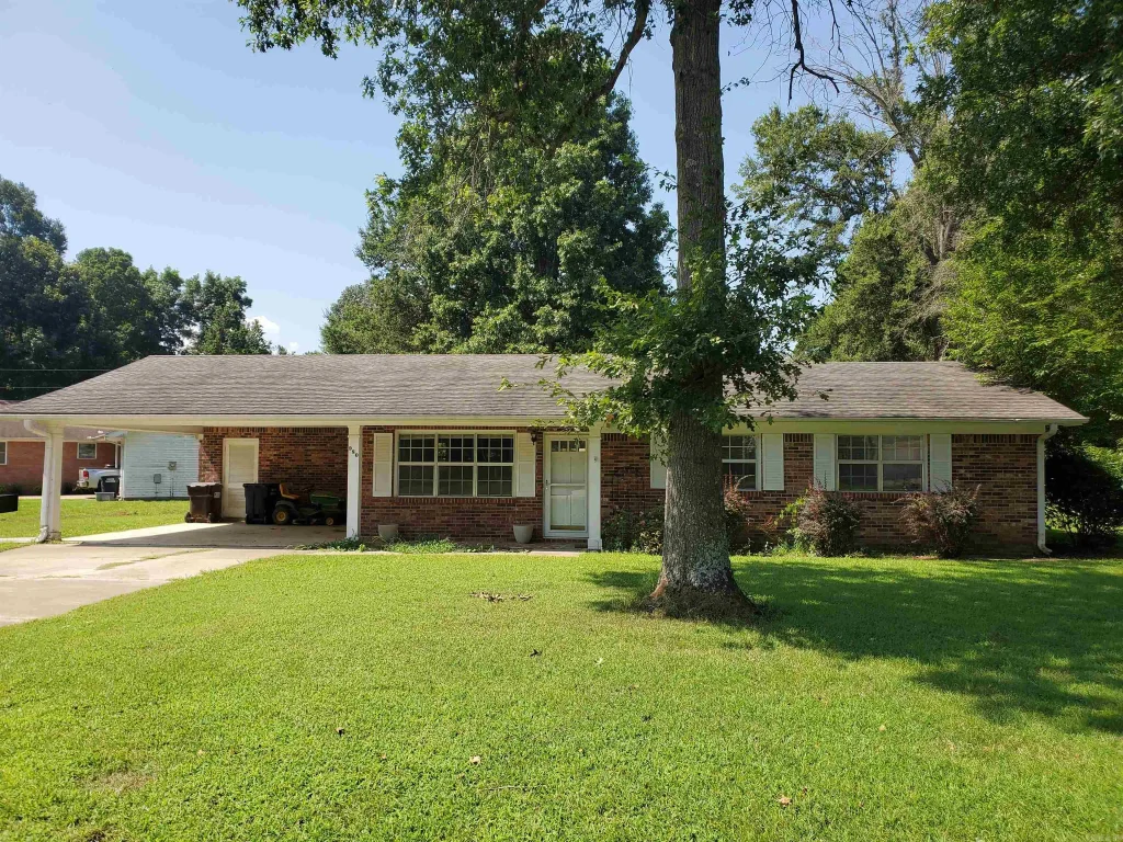 980 Homecrest Drive, Piggott