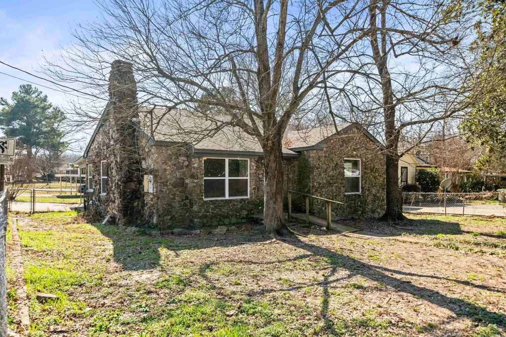 401 W St Louis Street, Hot Springs