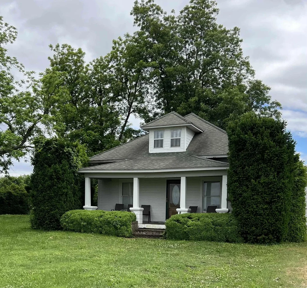 1577 E Main St, Piggott