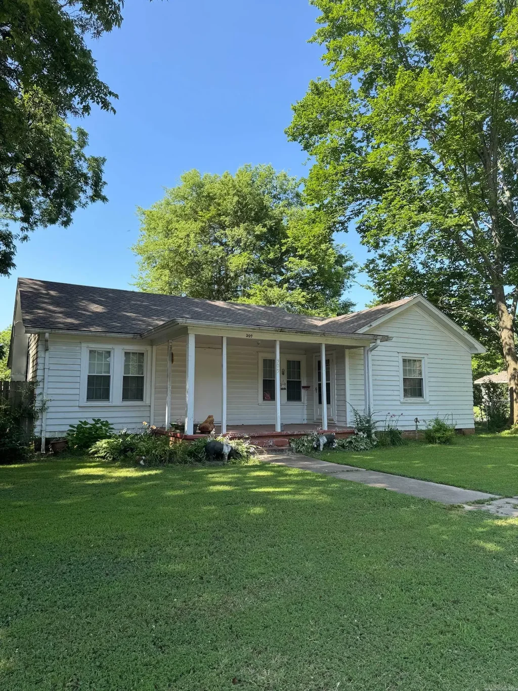 309 W Pike Street, Des Arc