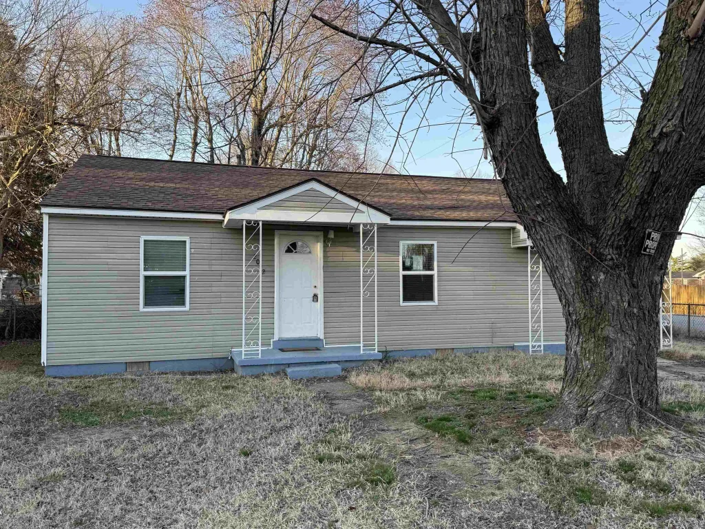 2012 Bradley Street, Kennett