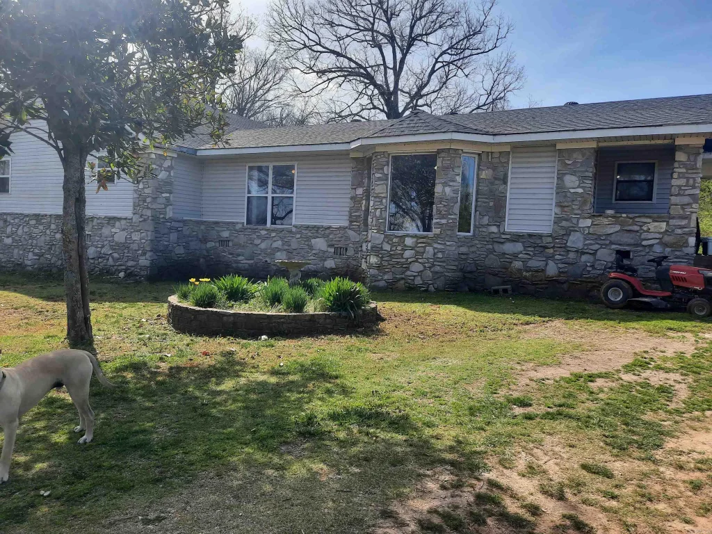 13979 W 66 Highway, Mountain View