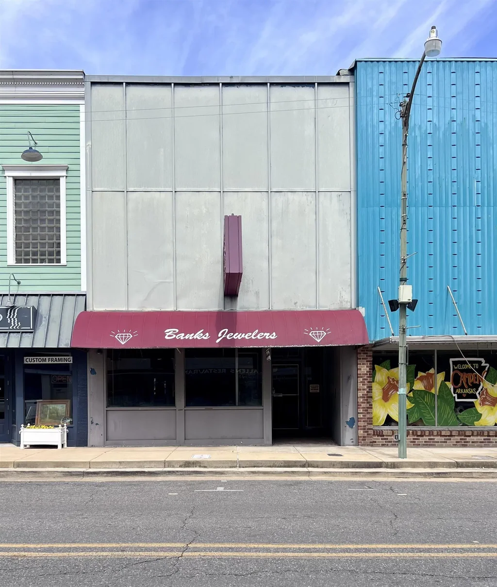 108 E Washington Street, Camden