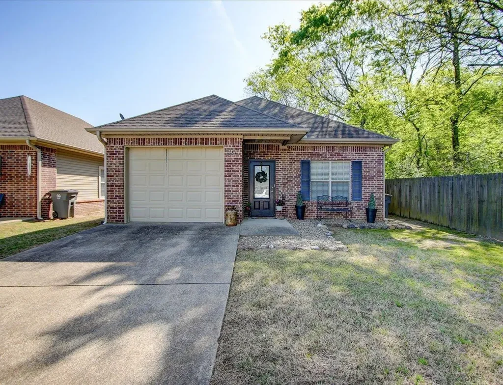 131 Lily Street, Hot Springs