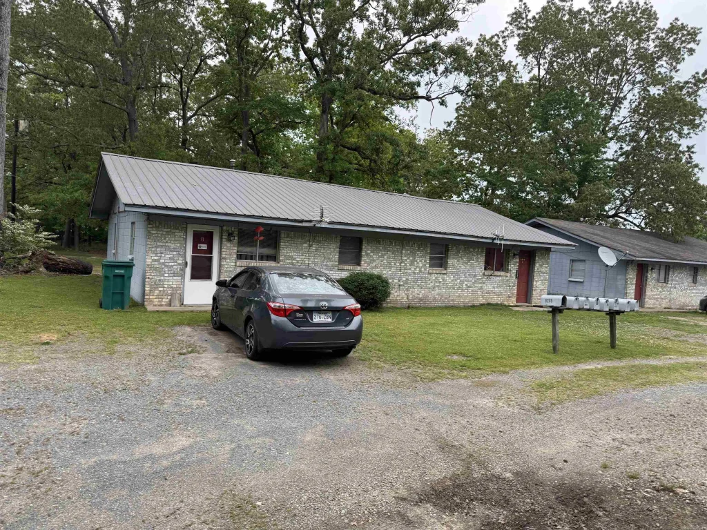 2500 N Phillips, White Hall