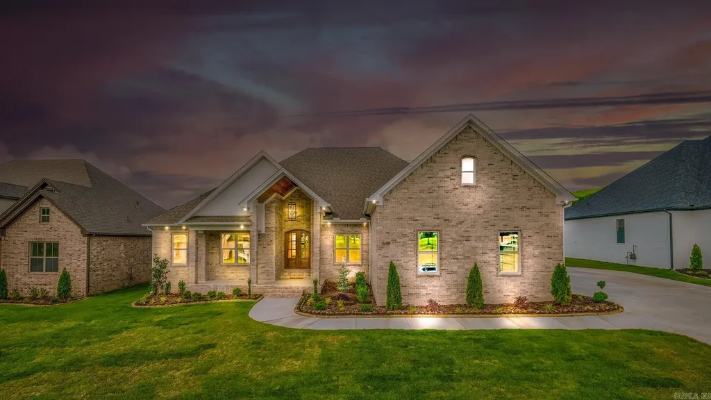 1645 Nantucket, Conway