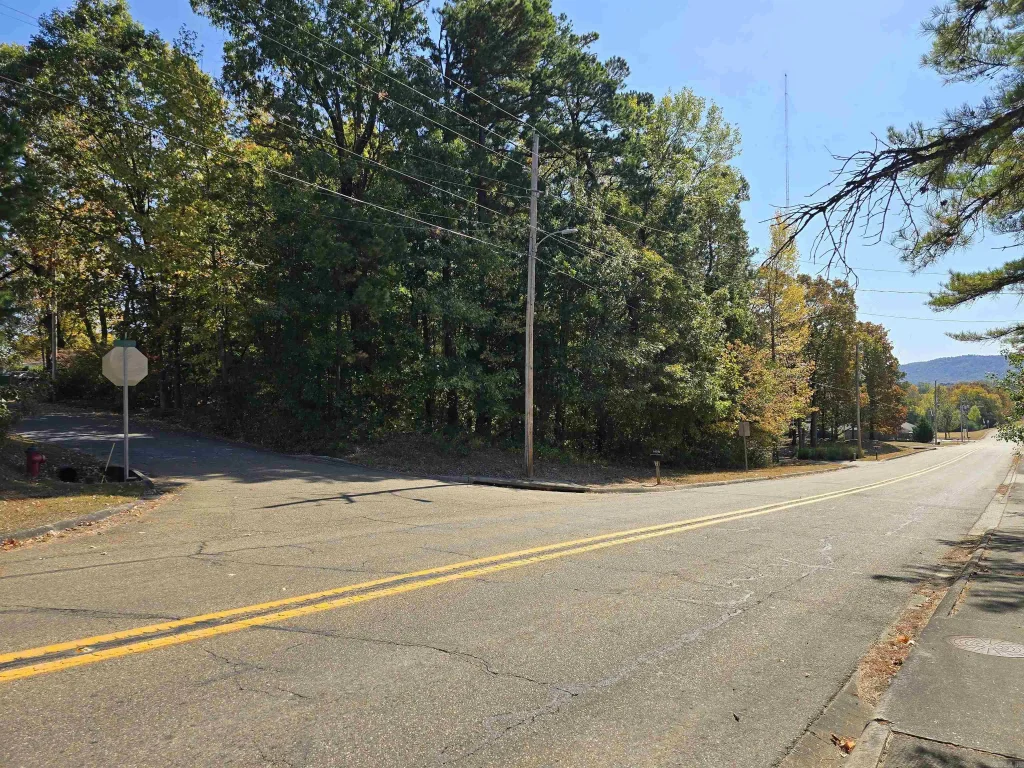 Tbd Cole & Reine, Mena