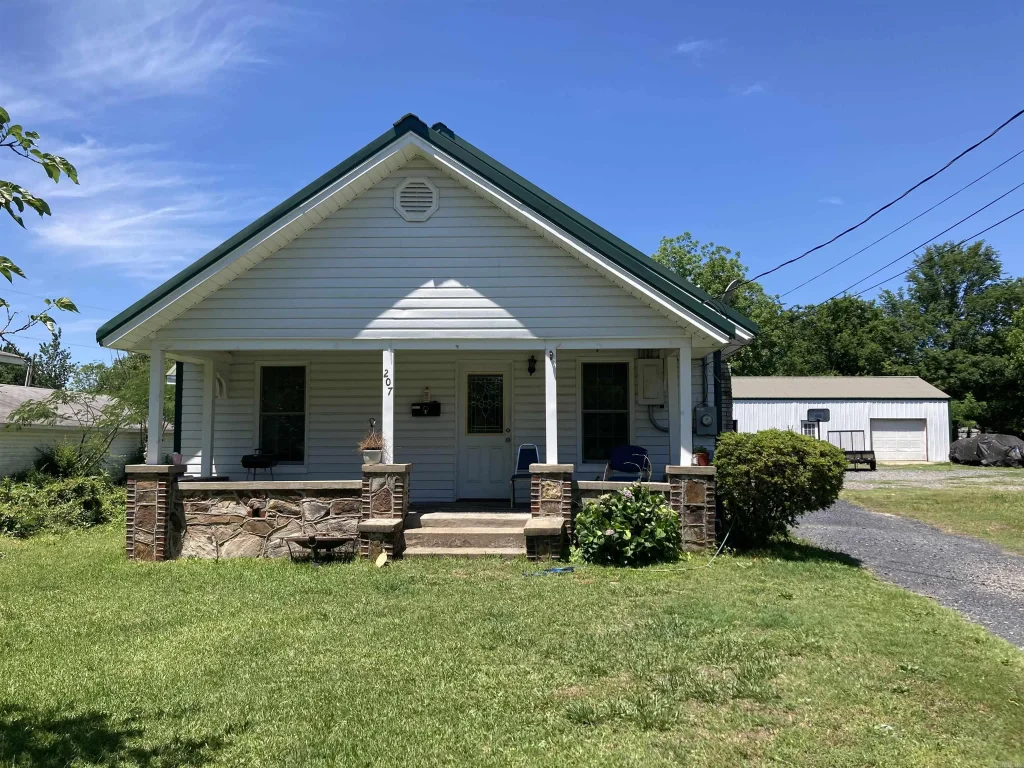 207 11th Street, Mena