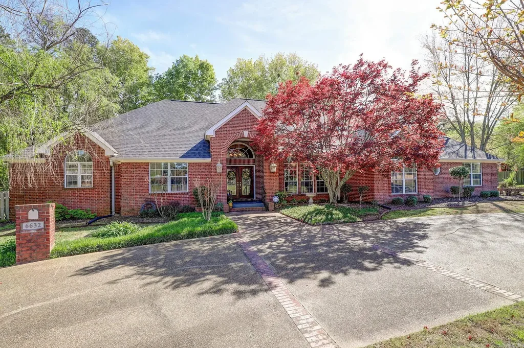 6632 Lakeridge Drive, Texarkana