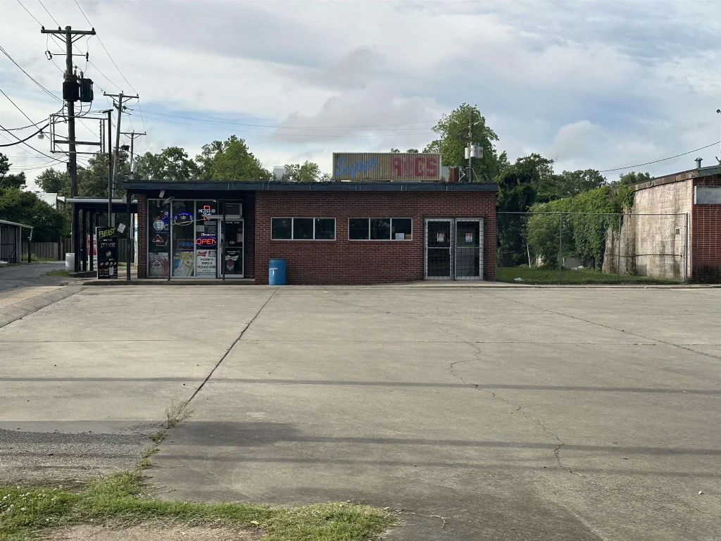 105 W Choctaw, Dumas