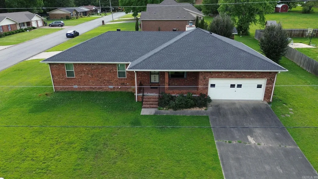 402 Bellwood Dr., Paragould
