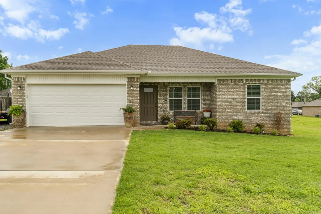 309 Dogwood Street, Beebe