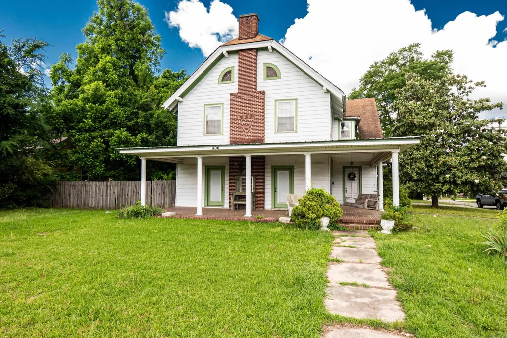 300 S Main St, Monticello