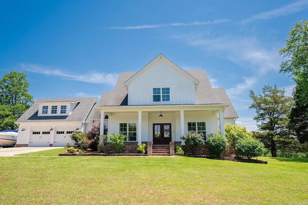 102 E Lake Cv, Beebe