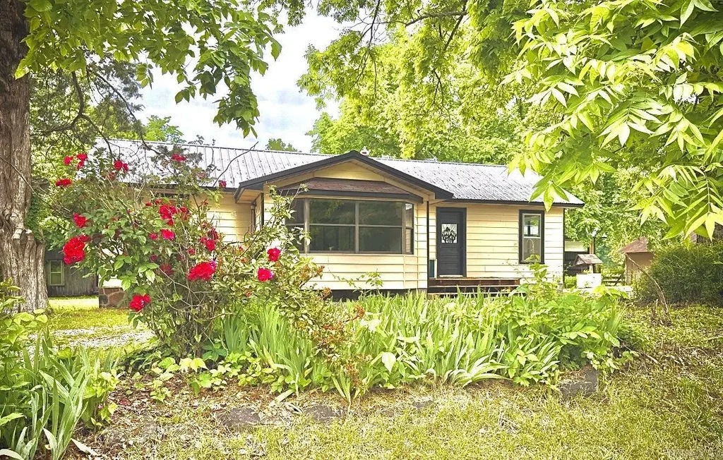 25942 E Highway 14, Mountain View