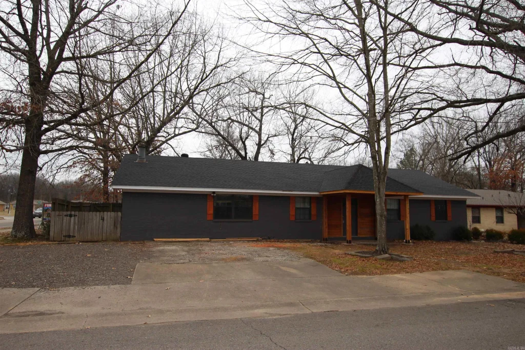 1101 S Tampa Avenue, Russellville