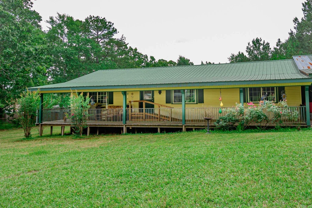 1702 Carolina Drive, Mena