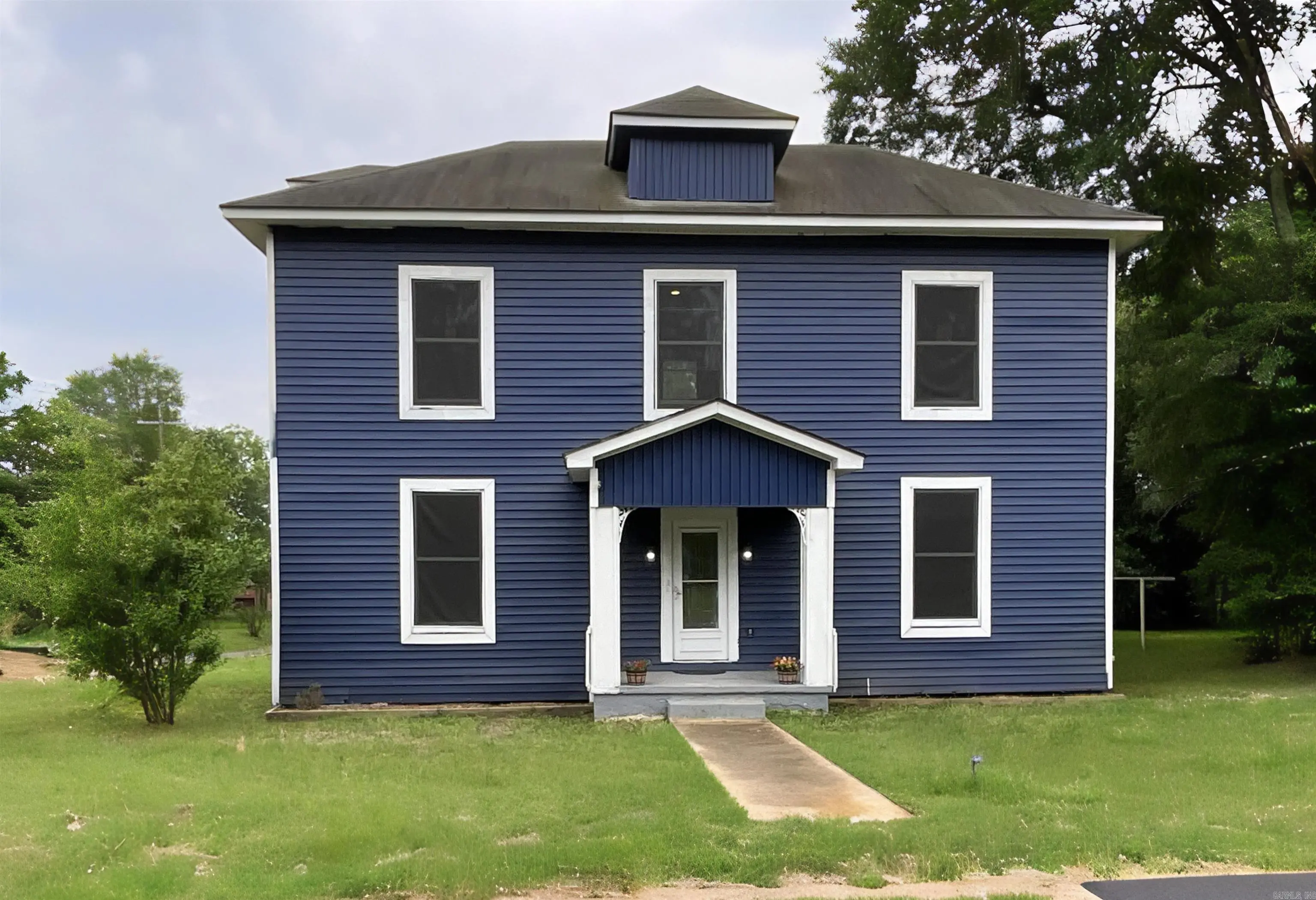 301 W Frazior, Linden