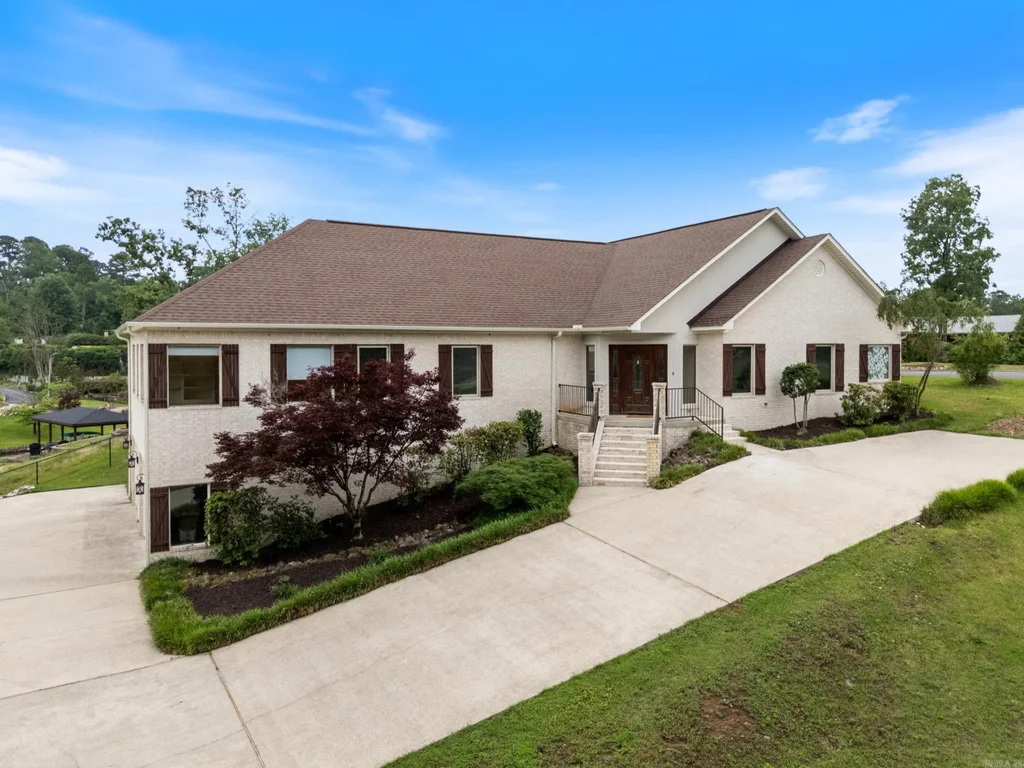 261 Peninsula Drive, Hot Springs