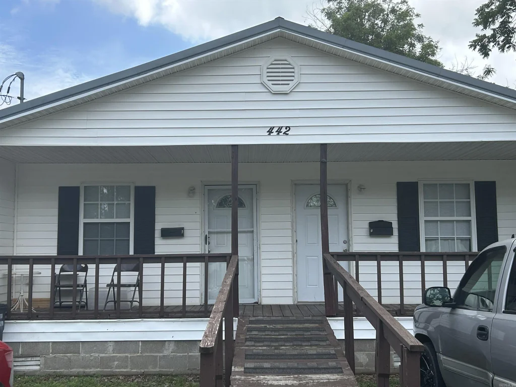 442 S Thornton, Piggott