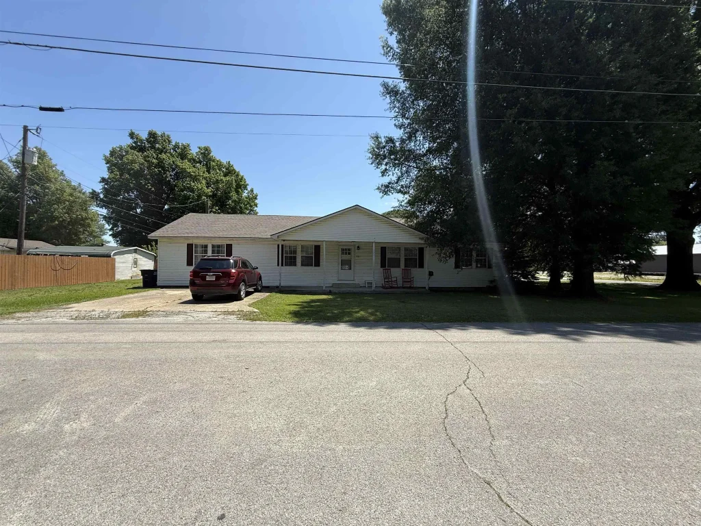 221 N Garfield Avenue, Piggott