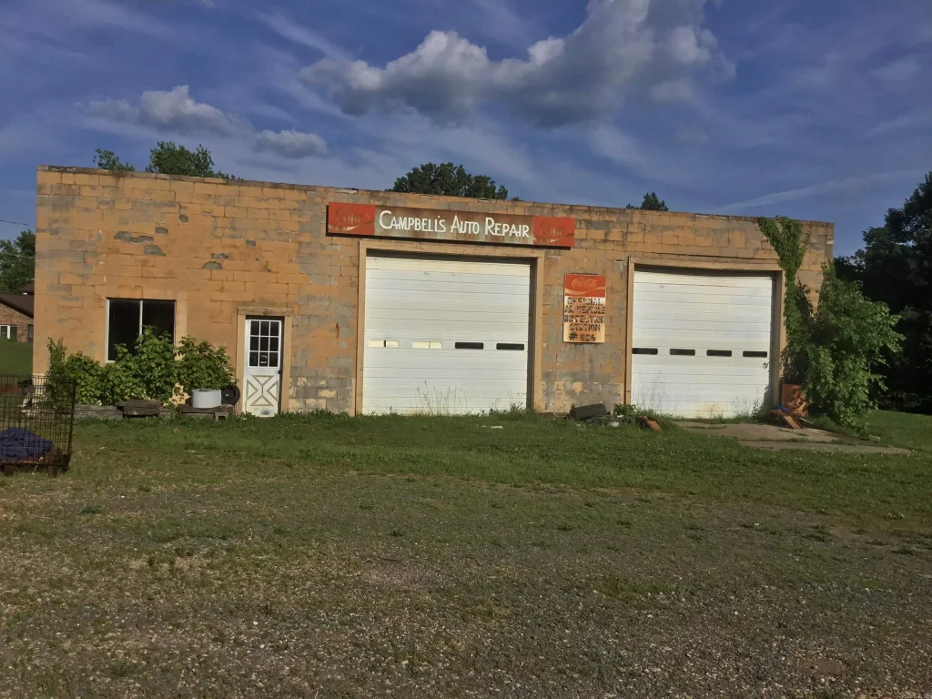 3641 N 27 Highway, Marshall