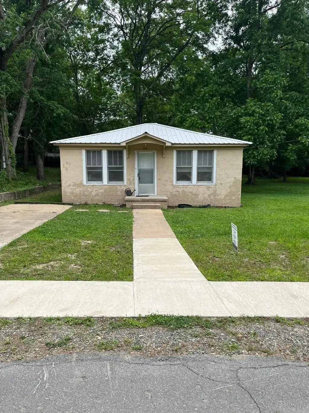 223 W Highland Avenue, Malvern