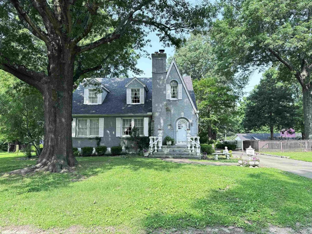 582 N Fourth Avenue, Piggott