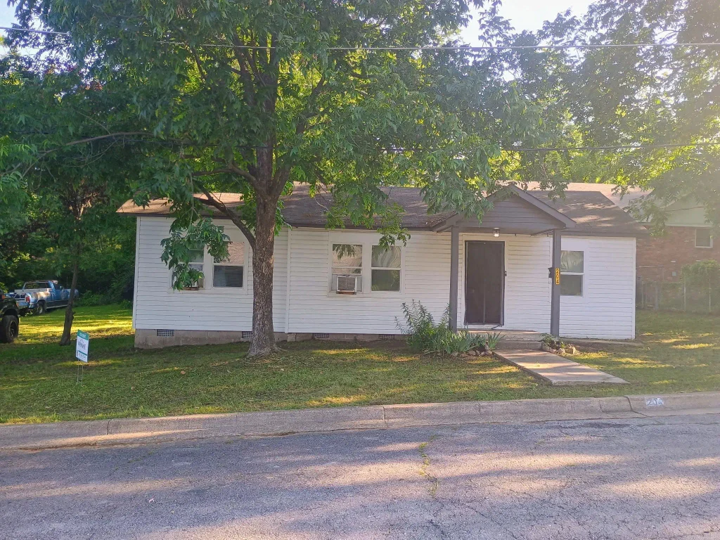 204 Glover Street, Hot Springs