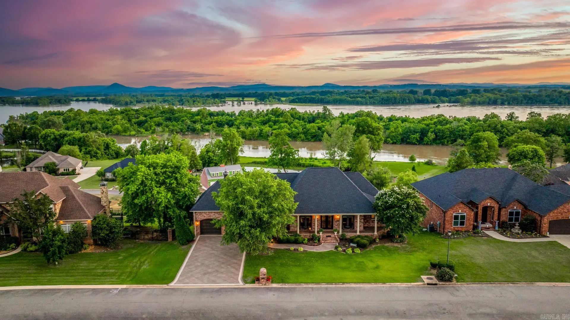 95 River Road Drive West, Mayflower