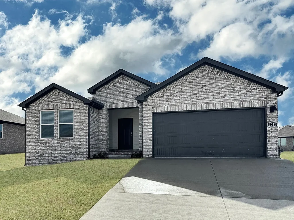 113 E Fredonia Court, Mayflower