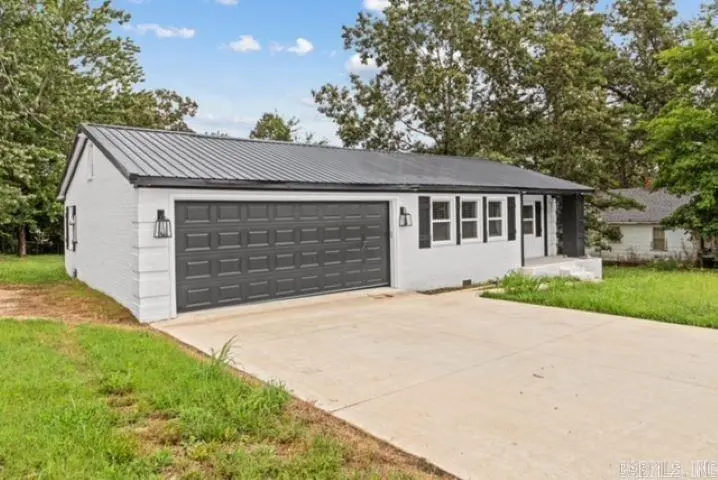 1506 N Pratt Street, Pocahontas