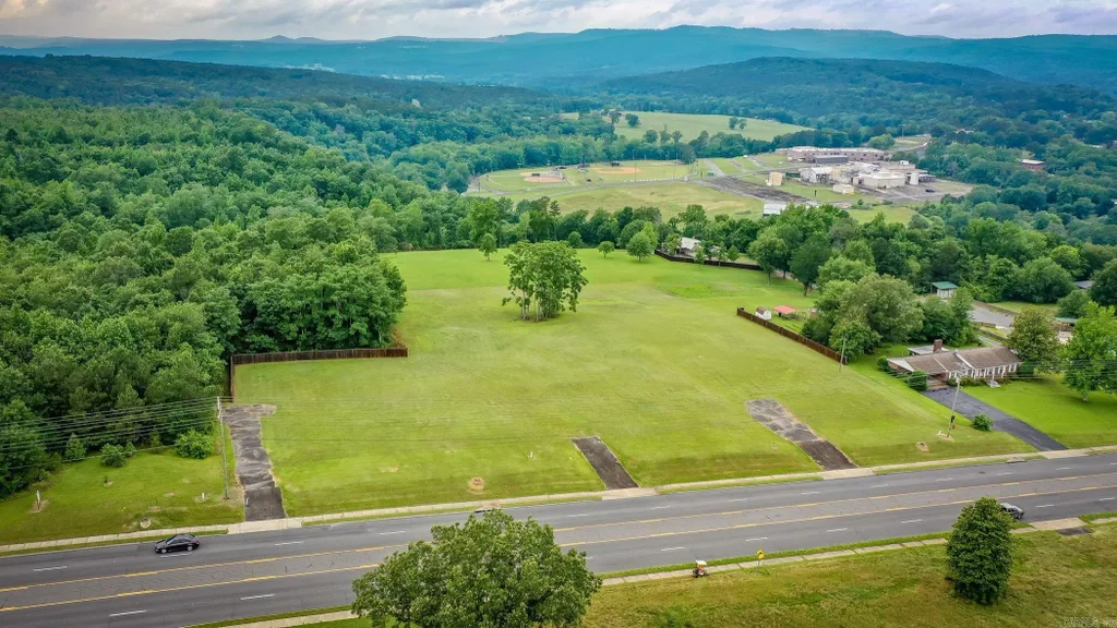 1174 Highway 65 S, Clinton