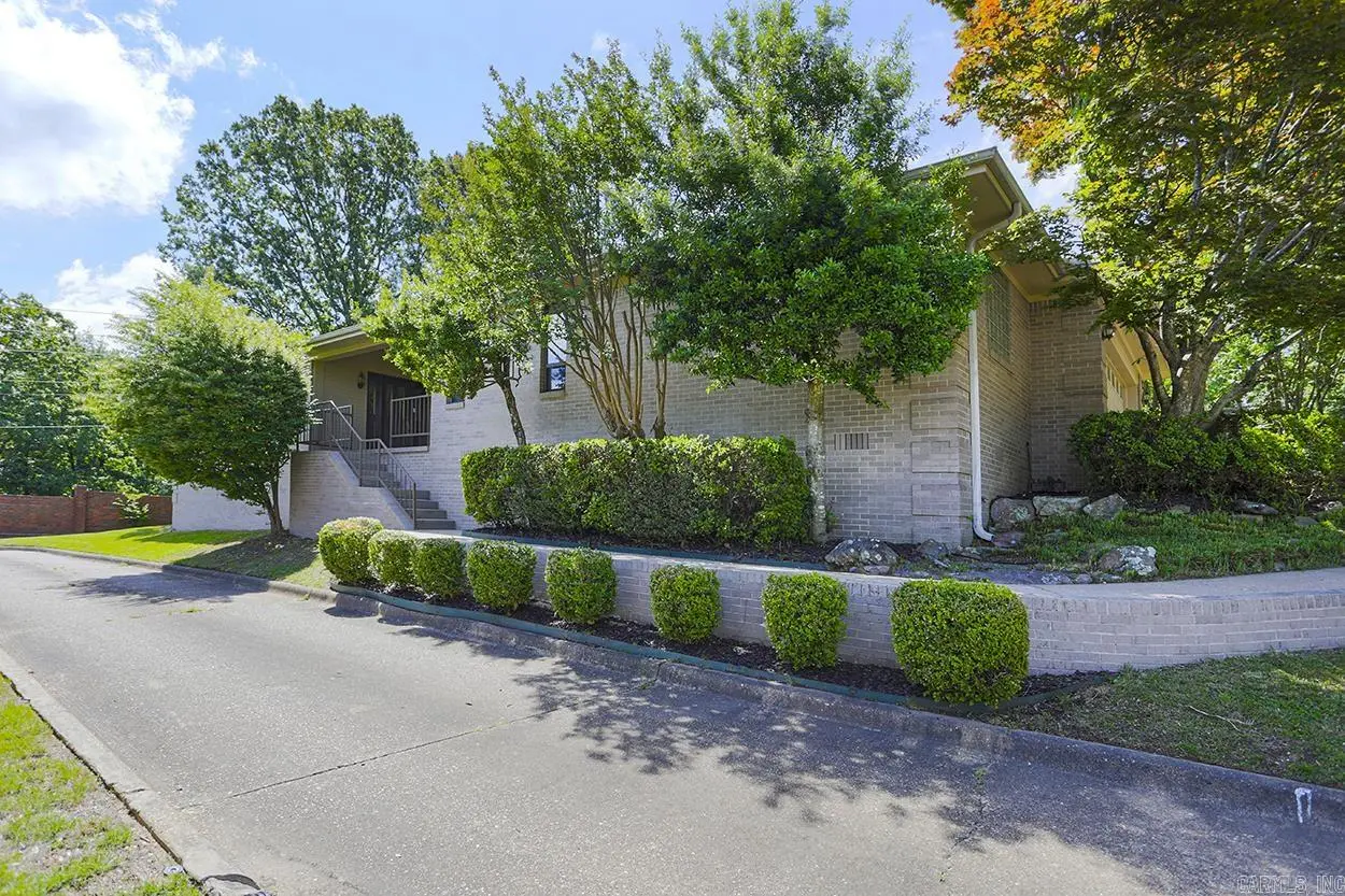 1301 Gleneagles Court, Little Rock