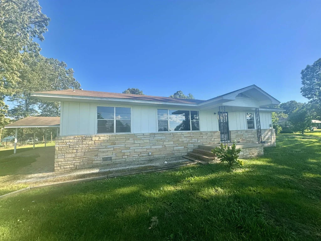 1794 Highway 62/412, Highland