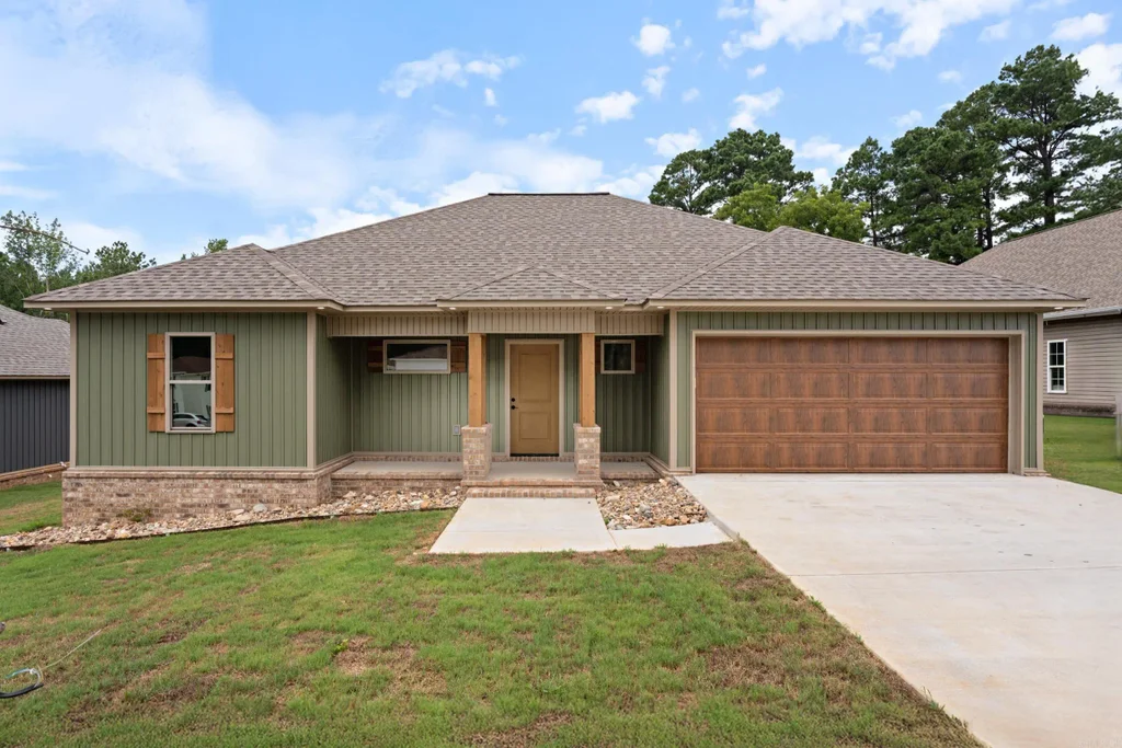 1005 N Red, Sheridan