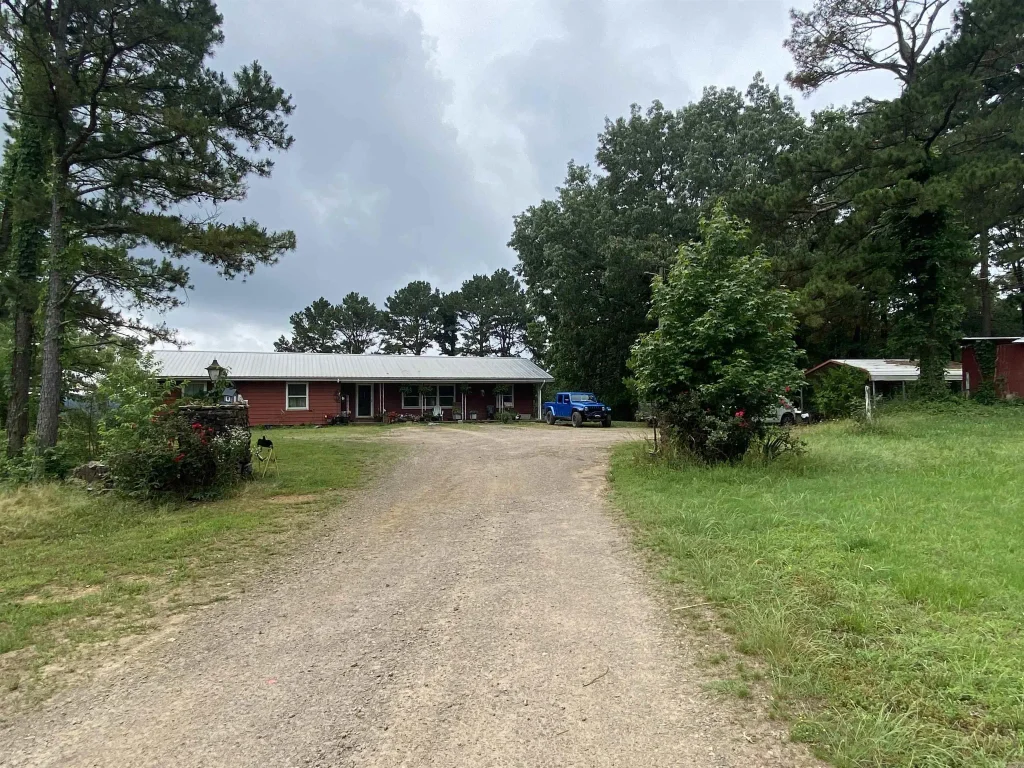 2403 County Road 3290, Clarksville