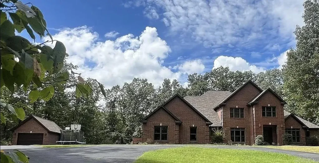 847 Woodland Hills Drive, Mountain View