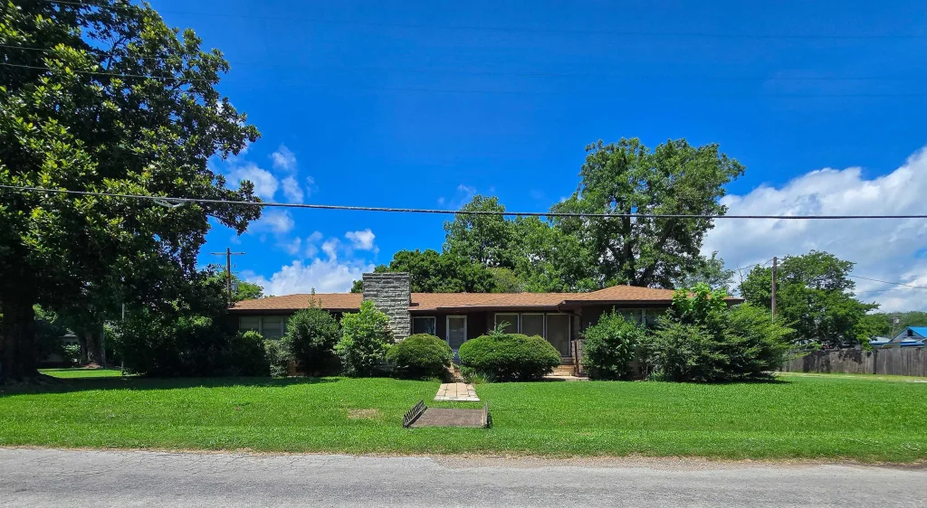 226 Holmes Street, Lepanto