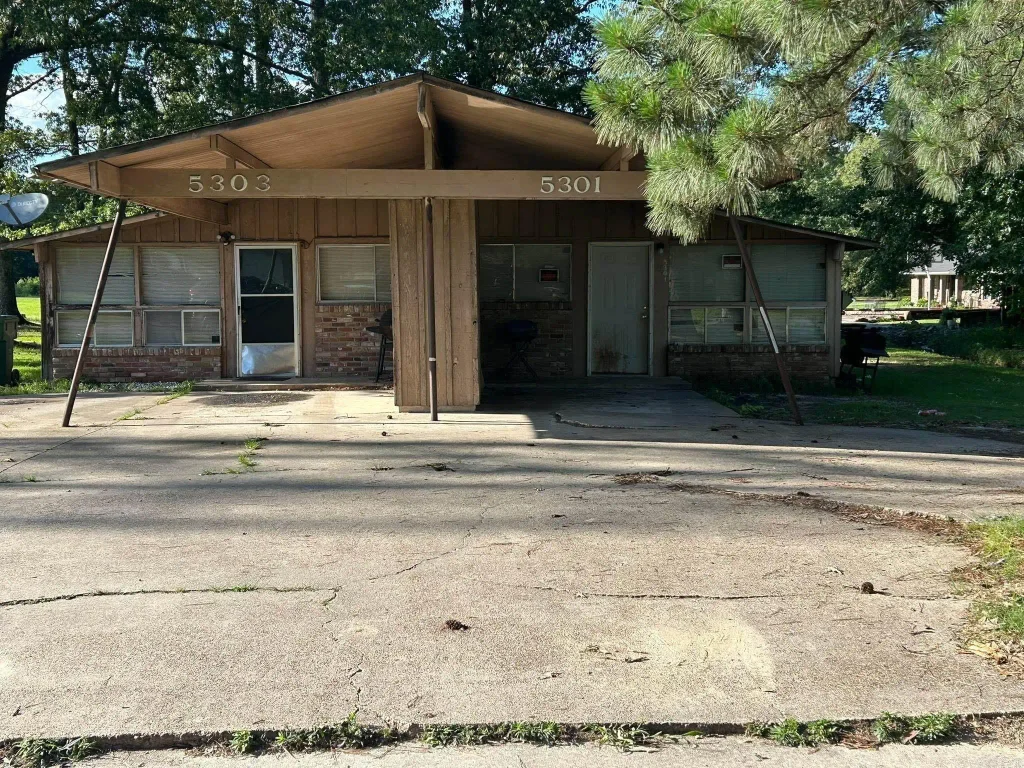5301-5303 Malcomb Ave, Pine Bluff