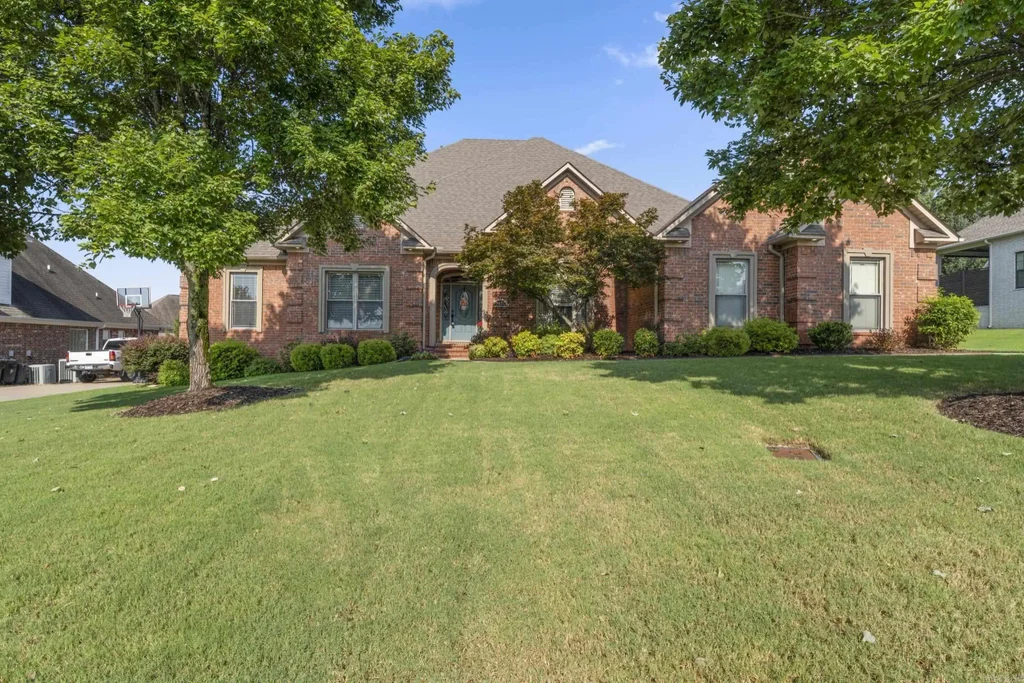 2205 Vermont Street, Conway