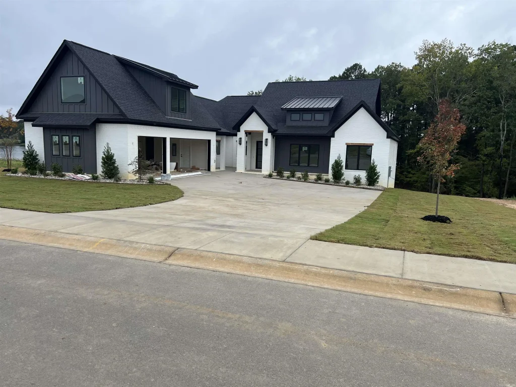 6143 Majestic Waters, Benton