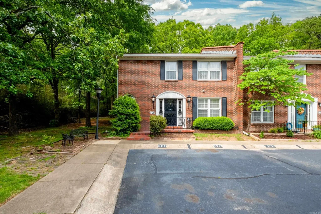 520 Cambridge Place Dr, Little Rock