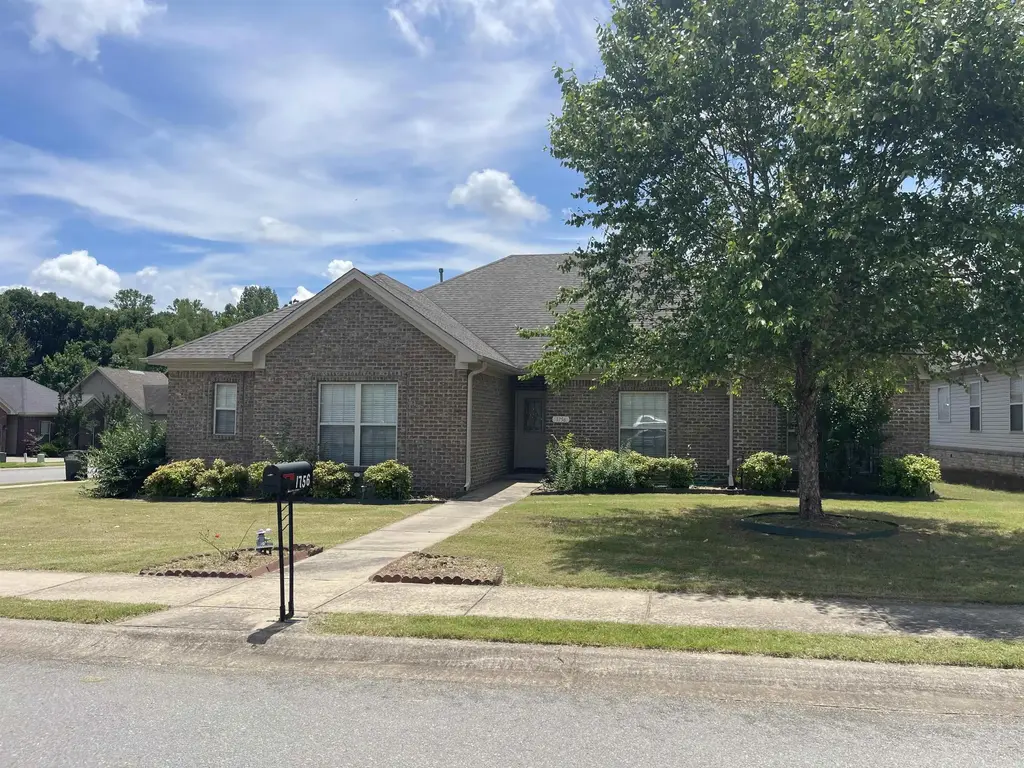 1756 White Oak Lane, Benton