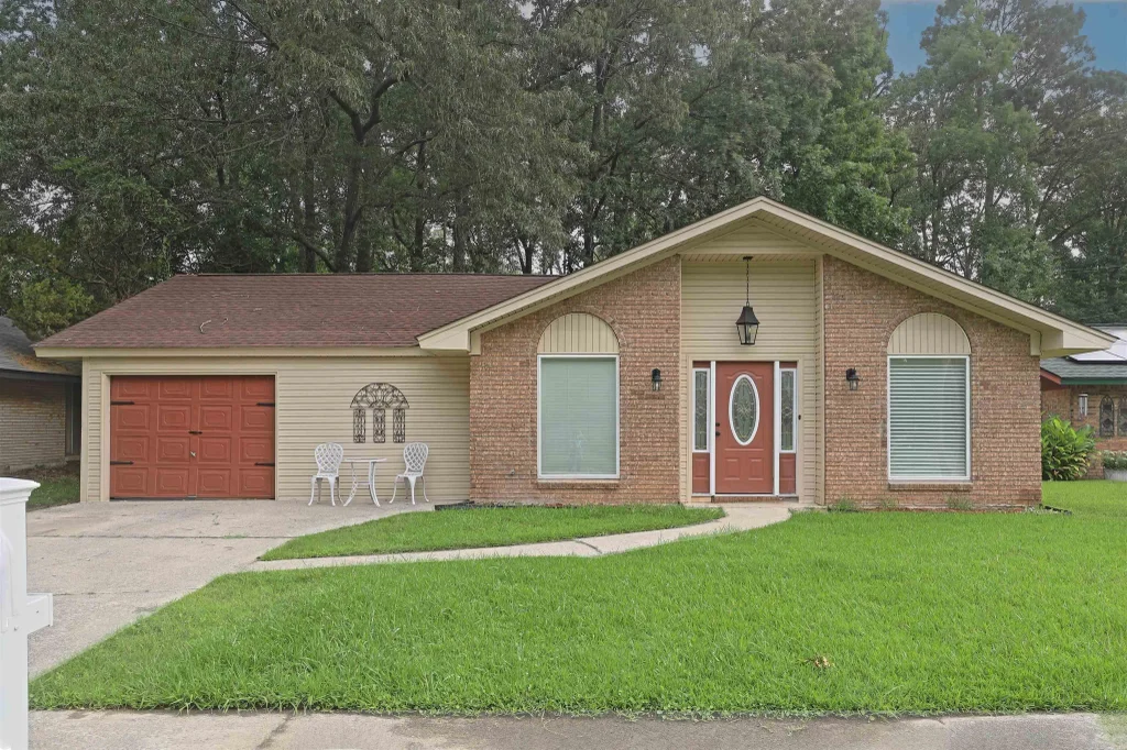 6905 White Oak Cove, White Hall