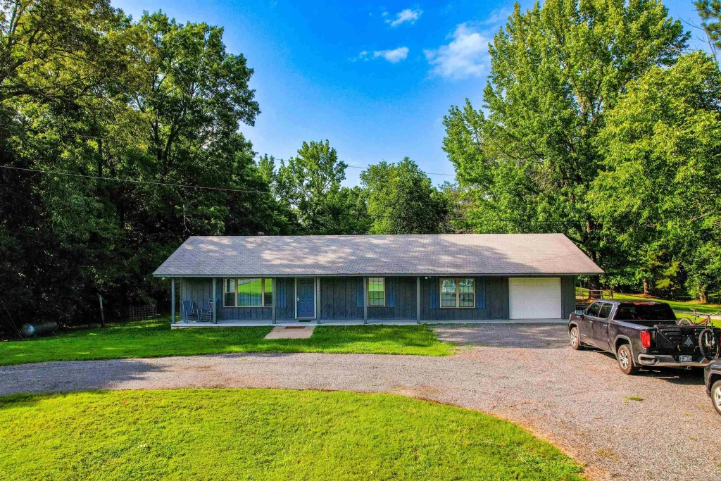 2592 Hwy 270 E, Mount Ida