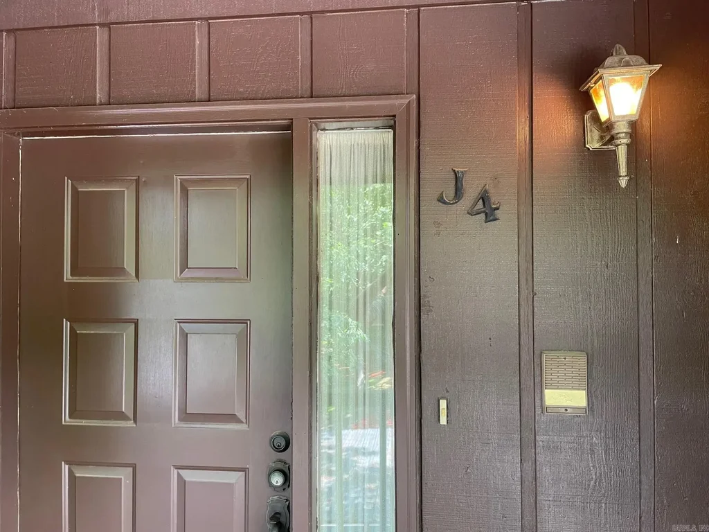 2315 Lakeshore Drive, Hot Springs