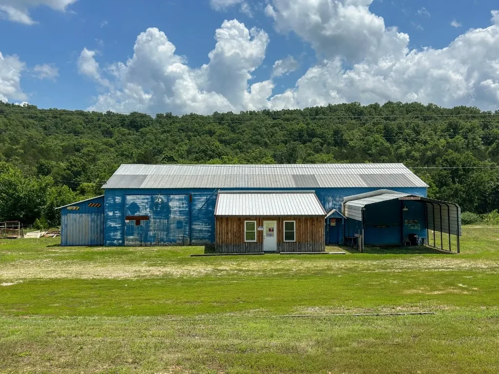 2275 Highway 63, Hardy