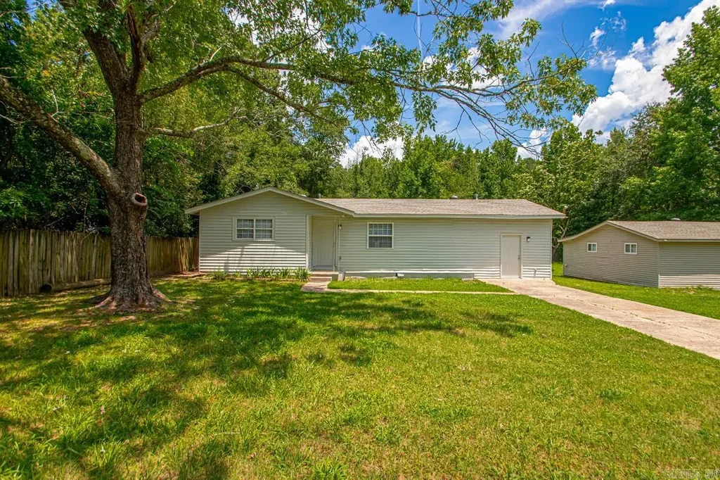 305 E Valentine Road, Jacksonville