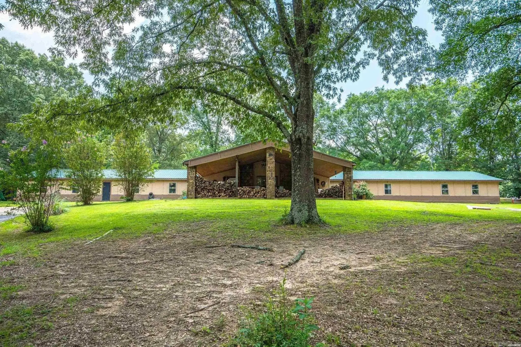 6486 Highway 7, Bismarck